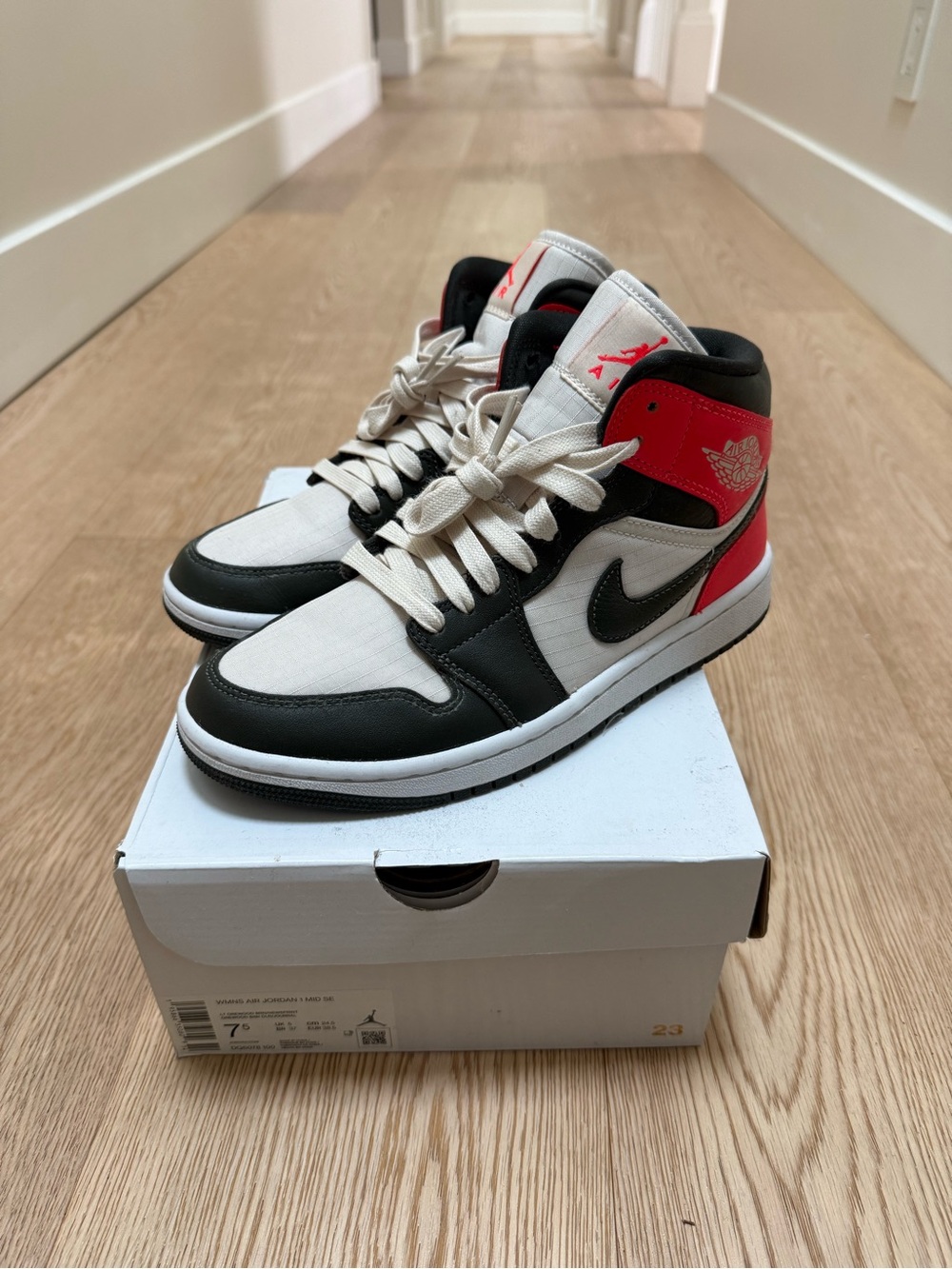 Nike women’s Air Jordan 1 Mid SE Newsprint size 7.5